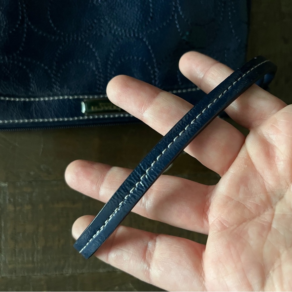 Coach patent leather wristlet - Picture 9 of 9